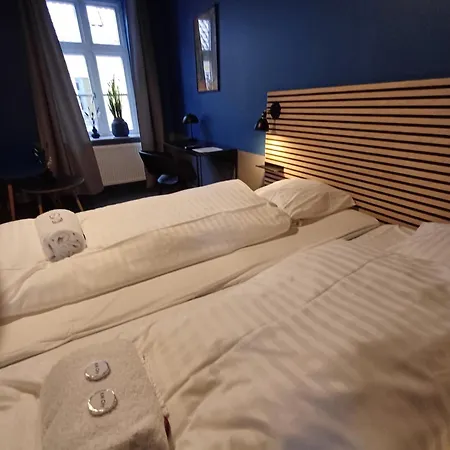 3 In The Center Of With Free Parking 3*